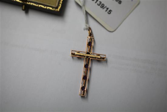 An Edwardian 9ct gold amethyst and seed pearl set cross pendant, 1.5in.